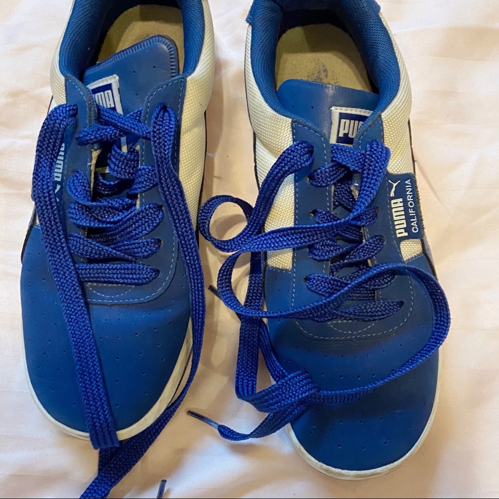 PUMA BLUE + WHITE SNEAKERS LOW TOP
